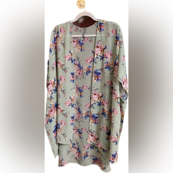HoneyMe Curvy Green Floral Kimono - Picture 3 of 5